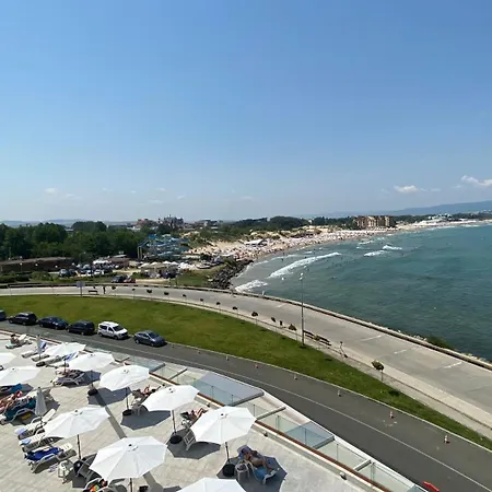 Апартаменти Paradiso B 410 With Sea View Несебир