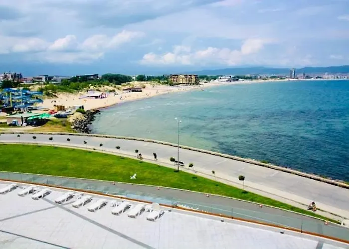 Апартамент Paradiso B 410 With Sea View Несебър